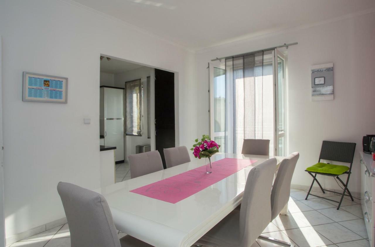 Apis Split Apartment Exterior photo