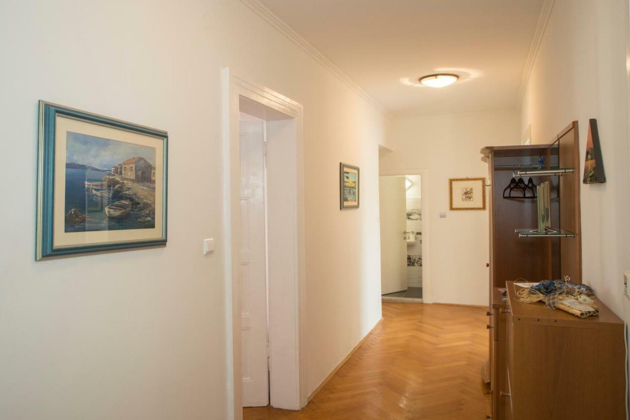 Apis Split Apartment Exterior photo